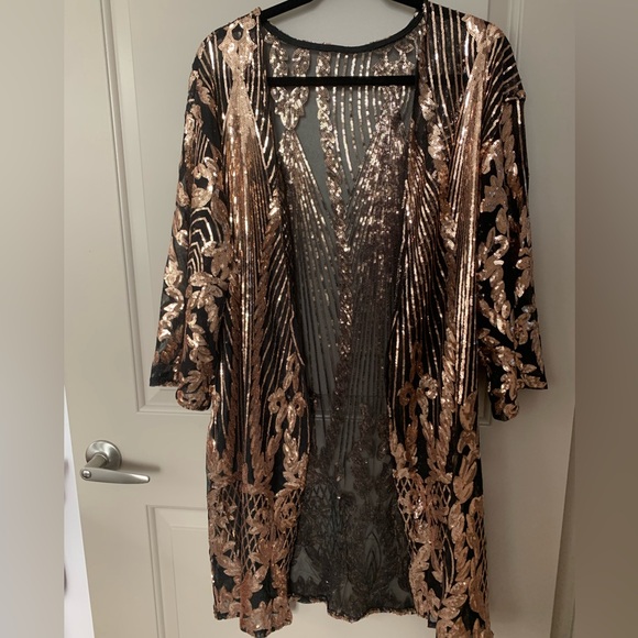 NWT/NIB BLACK & GOLD OS sequin duster. Get your “Shimmer On”this holiday Season - Picture 9 of 9